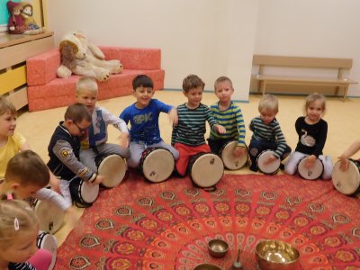 Sluníčka si užila bubínkování a muzikohrátek