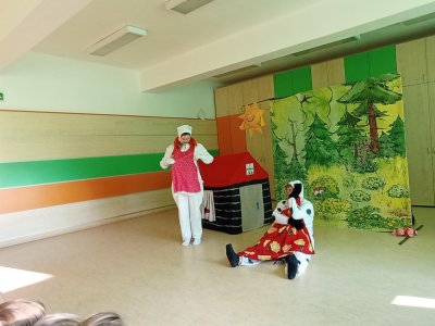 Divadlo v MŠ "Jak pejsek s kočičkou myli podlahu"