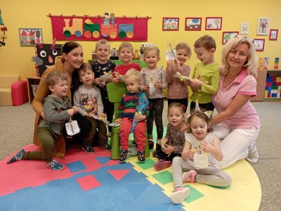 Kuřátka se těší na Vánoce a také slaví s Ondráškem narozeniny